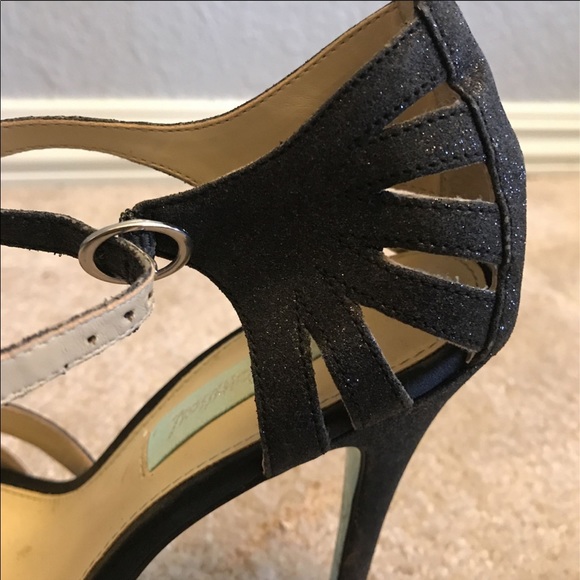 Shoes - Picture 4 of 4